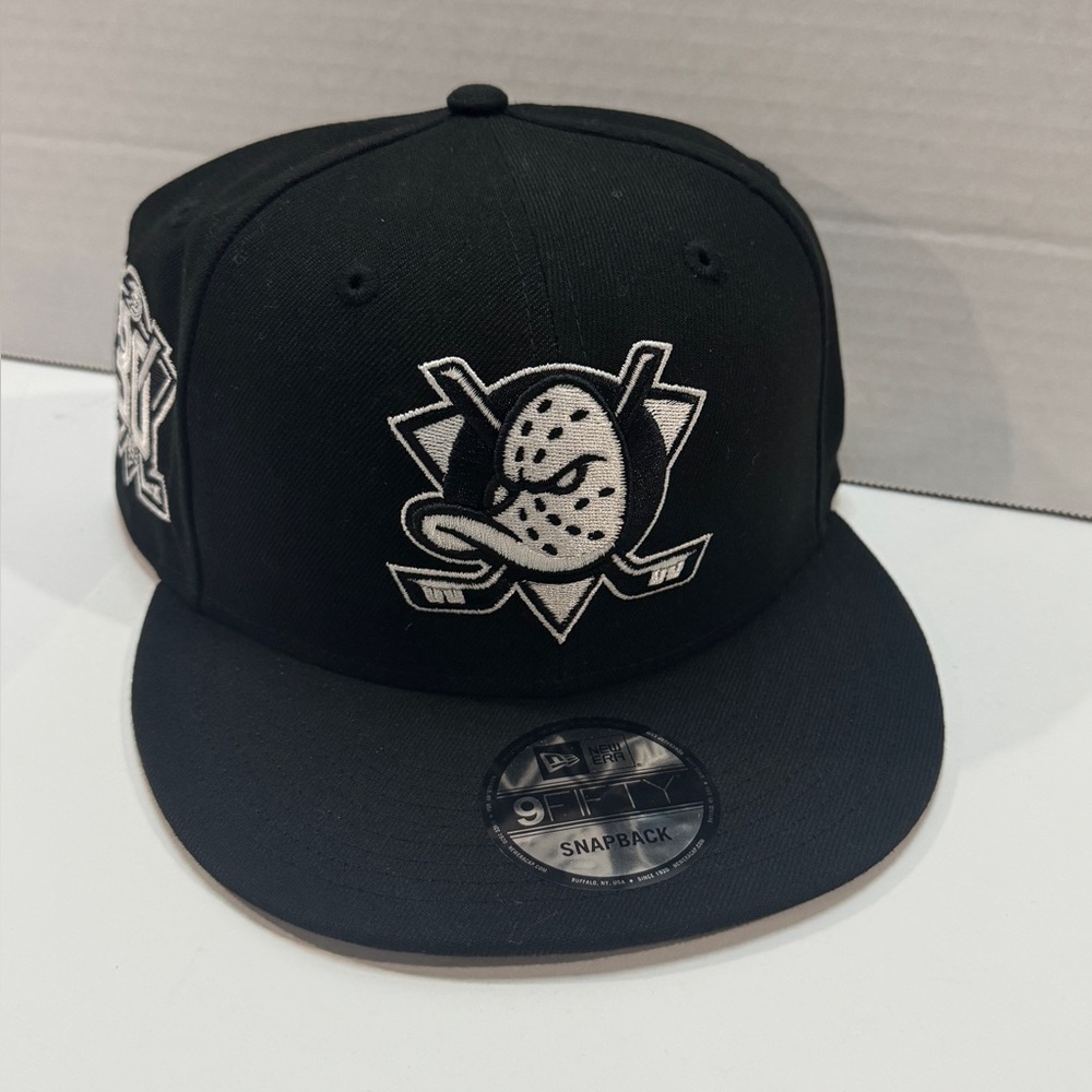 New Era Mighty Ducks 9fifty SnapBack NWOT - Picture 2 of 7
